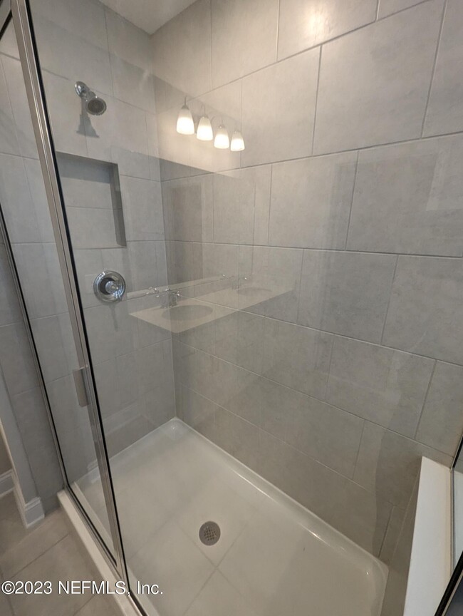 Building Photo - 251 Dahlia Falls Dr