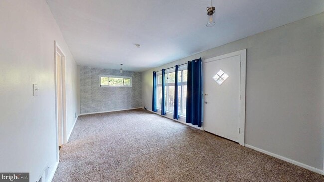 Building Photo - 6337 Phyllis Ln