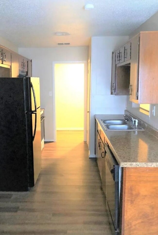 Building Photo - 3 Bedroom 1.5 Bath