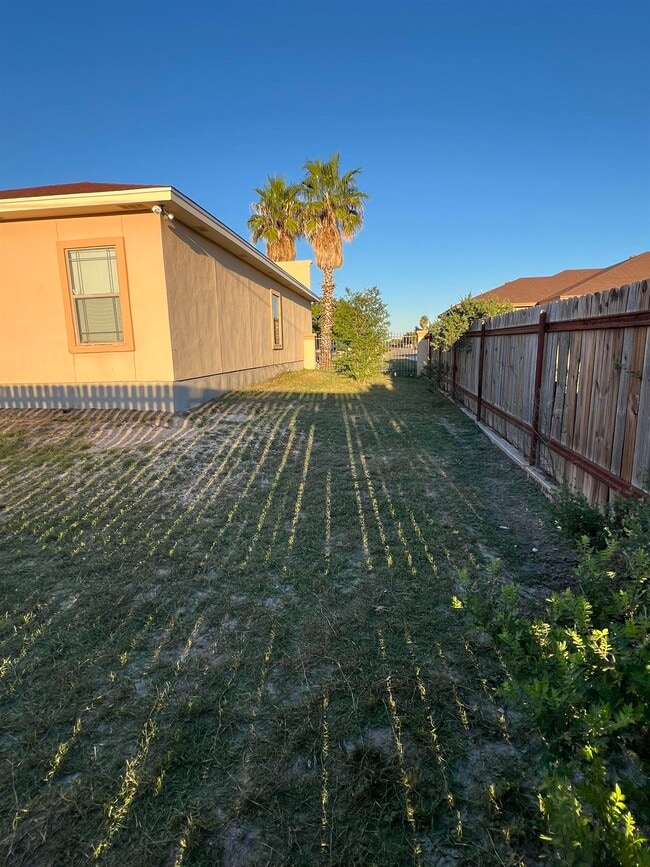 Building Photo - 373 Lenora Ave