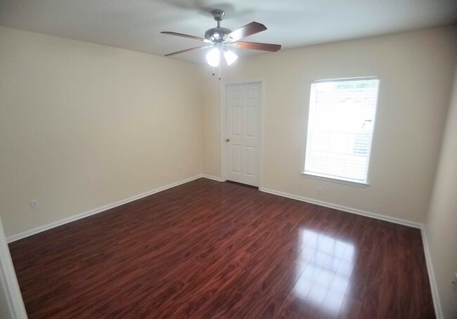 Building Photo - For Rent Beautiful 2/2 First Floor Condo a...