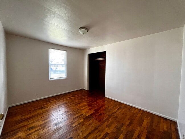 Building Photo - c1604