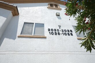Building Photo - 5655 E Sahara Ave