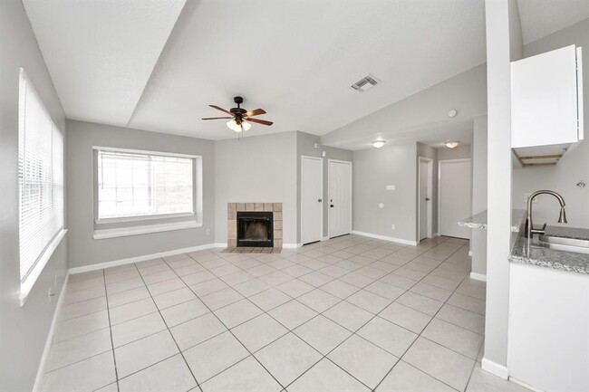Building Photo - 5526 Farley Dr
