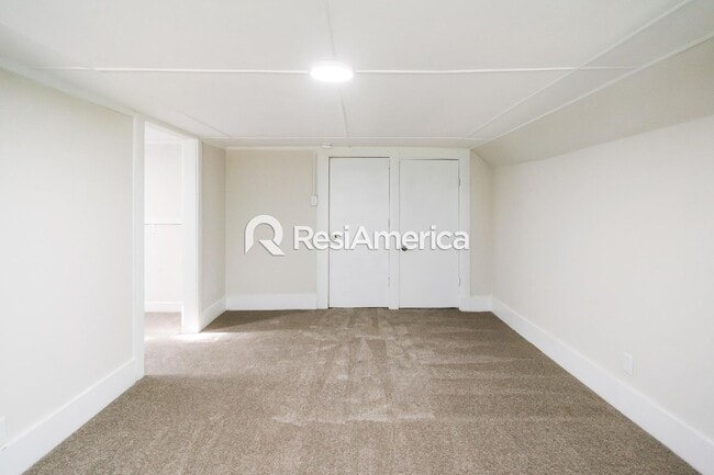 Building Photo - One Month Free Special!! Newly Renovated 4/2 in Midtown!