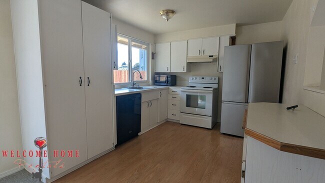 Building Photo - 910 Gregory Way SE