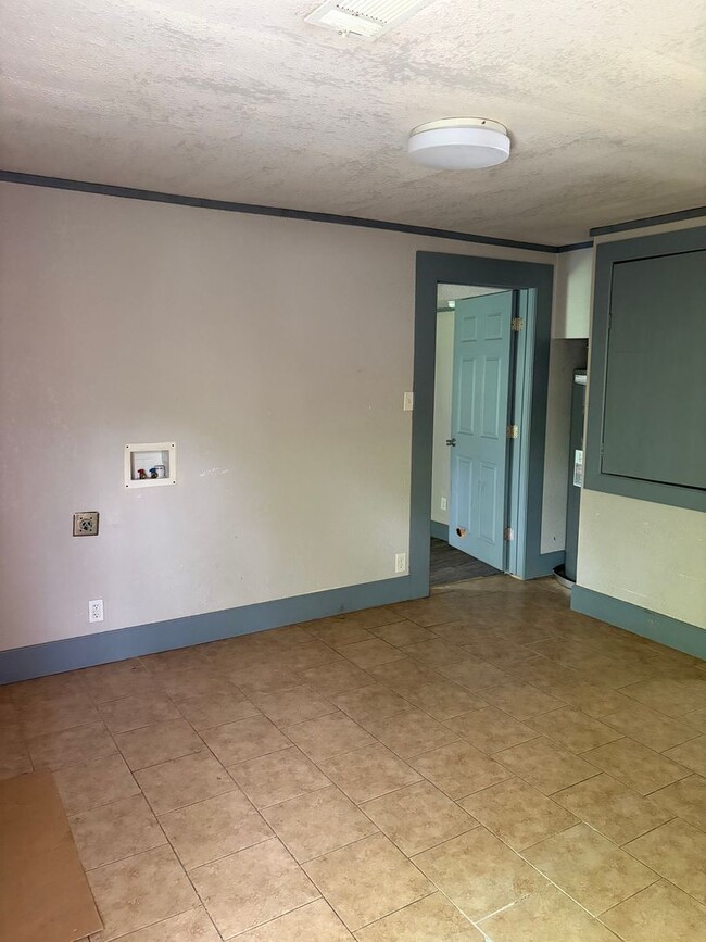 Building Photo - 2810 N Albert Pike Ave