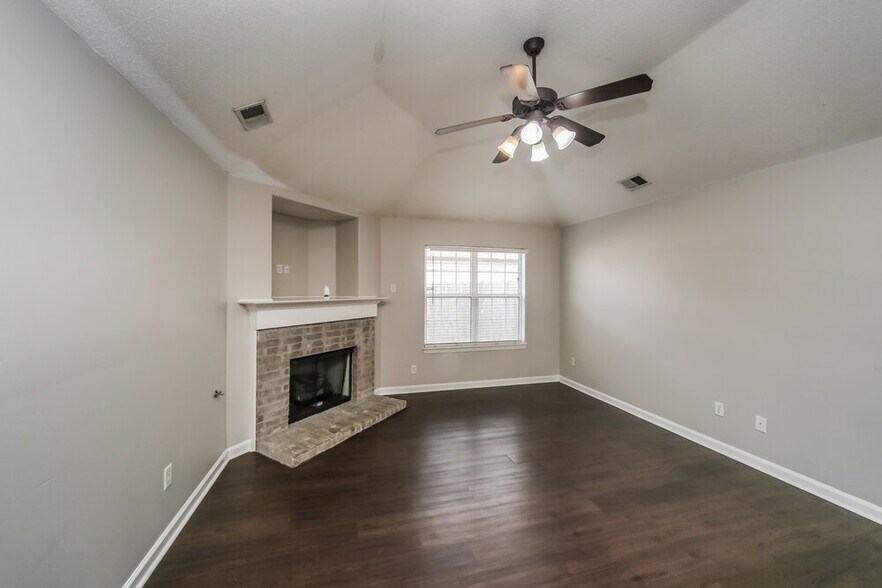 Building Photo - 1719 Brentford Cove