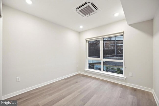 Building Photo - 3449 Scotts Ln