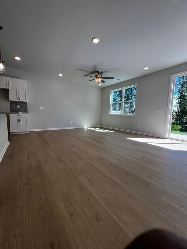 Building Photo - 168 Kobus Ct