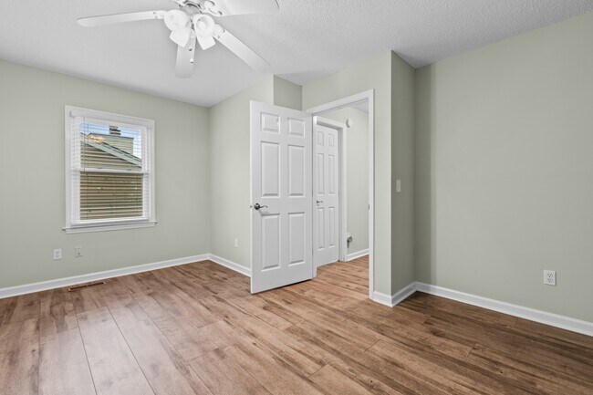 Building Photo - 311 S Willow Dr