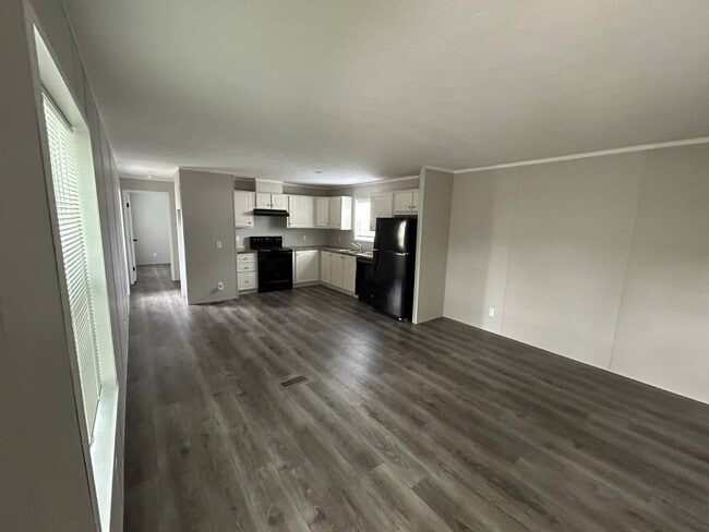 Building Photo - 666 Ascot Cir