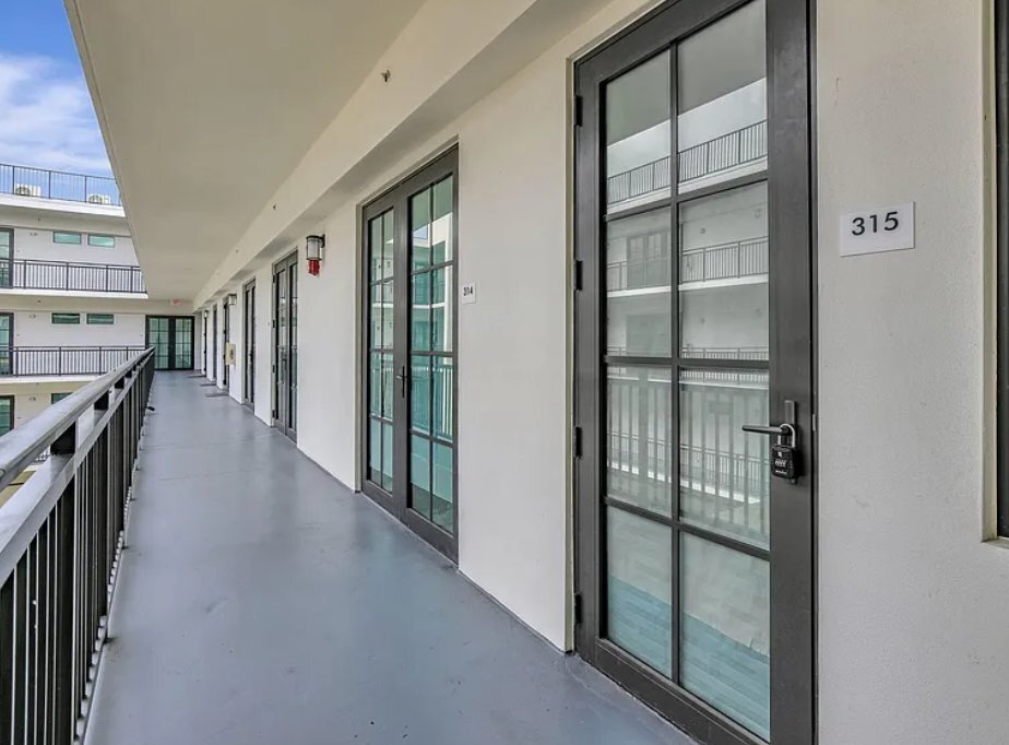 Building Photo - 4100 SW 64th Ave