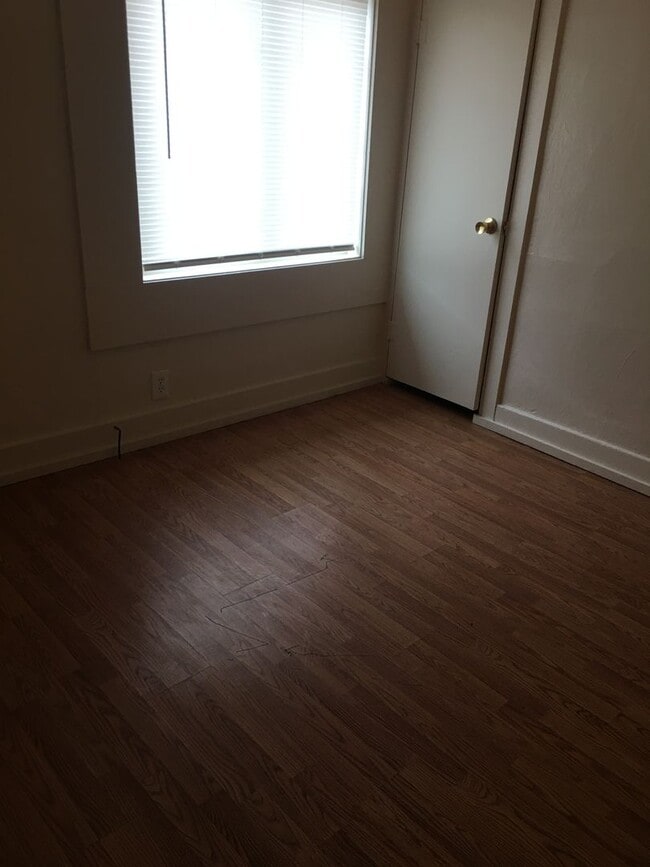 Building Photo - 810-888-7300