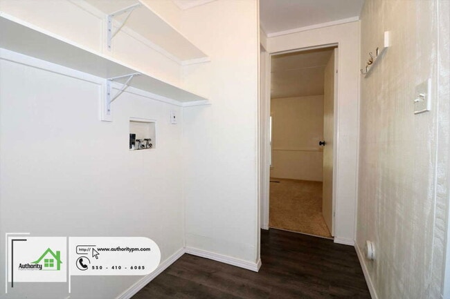 Building Photo - 3466 Shirley St