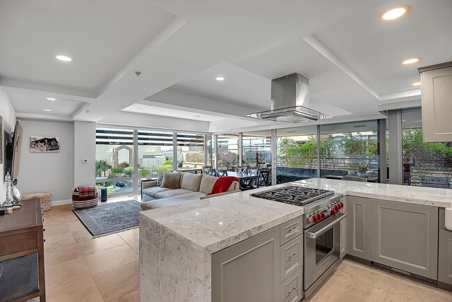 Building Photo - 7127 E Rancho Vista Dr