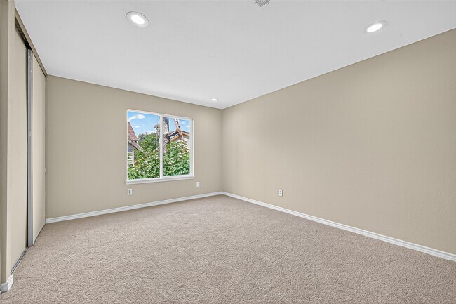 Building Photo - 1811 Foxlake Dr