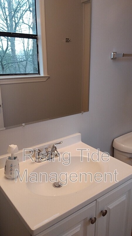 Building Photo - 3130 Sleepy Hollow Dr
