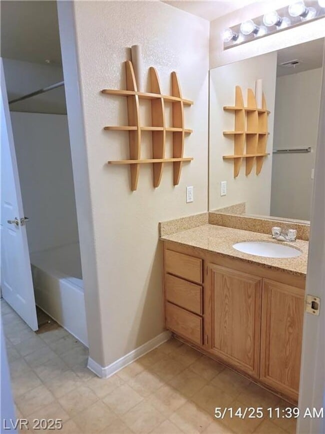 Building Photo - POPULAR FLOORPLAN IN A DESIREABLE GATED CO...