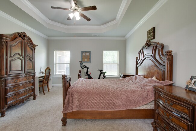 Building Photo - 150 Shrewsberry Dr