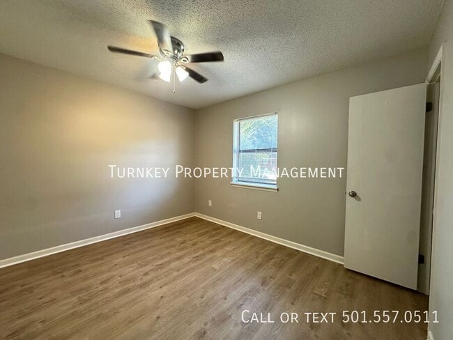 Building Photo - 361 N Oak Ct
