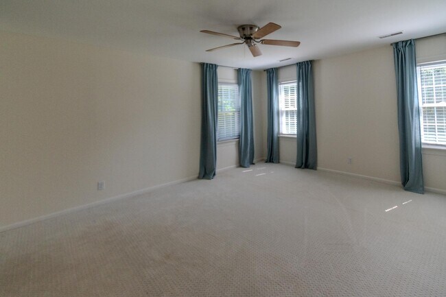 Building Photo - 428 Ingleside Dr