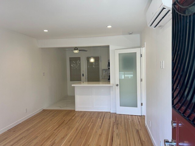 Building Photo - 1014 1/2 Hyperion Ave