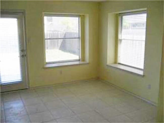 Building Photo - 2804 Turtle River Dr