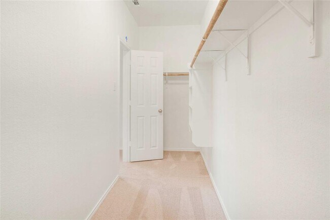 Building Photo - 208 Kildeer Pass