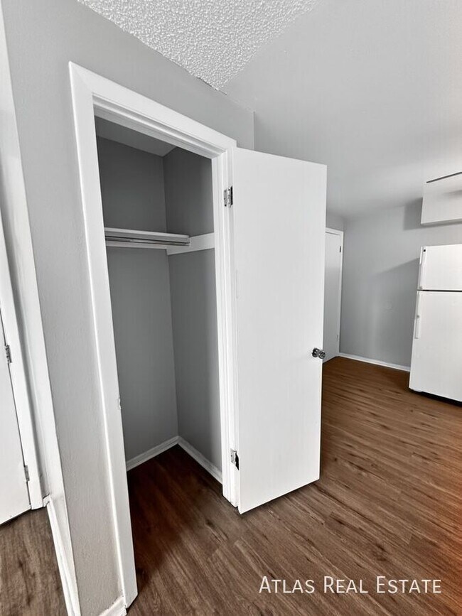 Building Photo - 2116 Friendship Pl