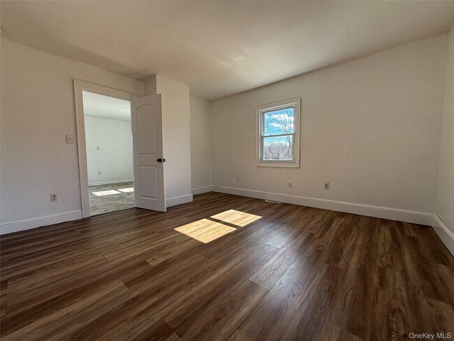 Building Photo - 657 Eatontown Rd