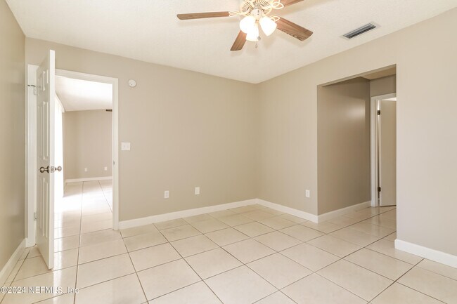 Building Photo - 1597 Twin Oak Dr W