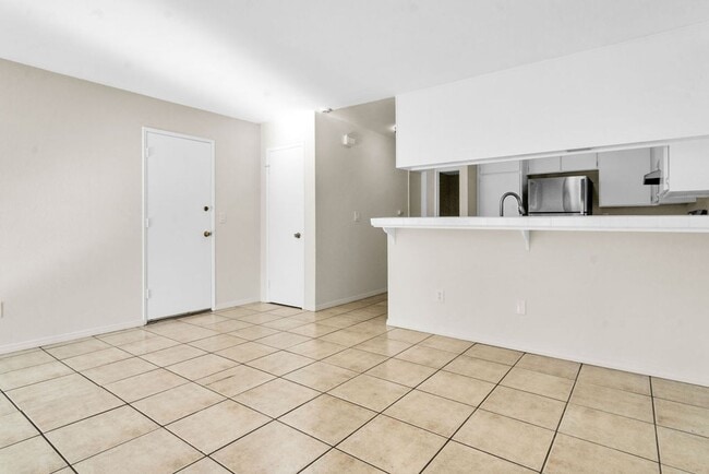 Building Photo - Spacious four bedroom in Prime UTC/UCSD Location! Available immediately!