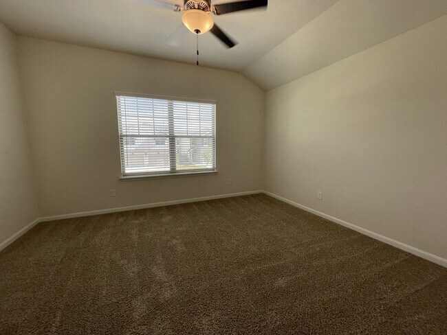 Building Photo - Gated 3-Bed Townhome Near SeaWorld & Lackland AFB — Pets Welcome!