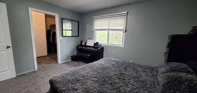 Building Photo - Maplewood Hills 2 Bedroom End Unit Townhome