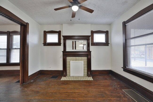 Building Photo - 229 E 11th Ave
