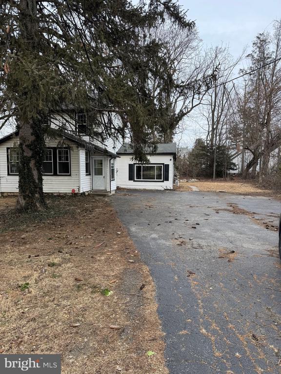 Building Photo - 365 E Springfield Rd