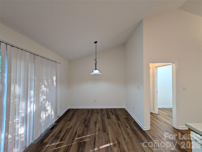 Building Photo - 106 Aljen Ct