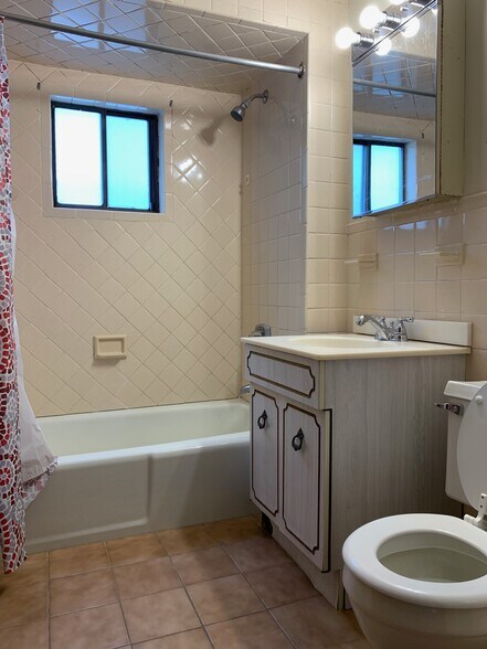Building Photo - 33 Estey St