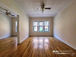 Building Photo - 1 bedroom in CHICAGO IL 60657