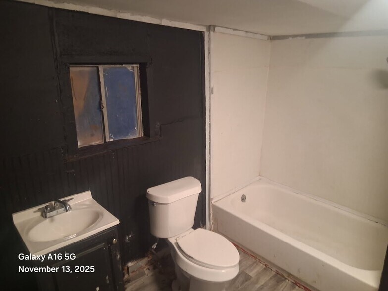 Building Photo - 6106 Kasper St