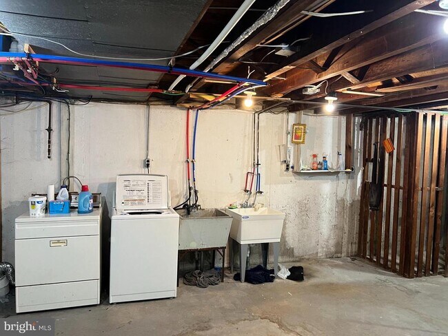 Building Photo - 4042 Balwynne Park Rd
