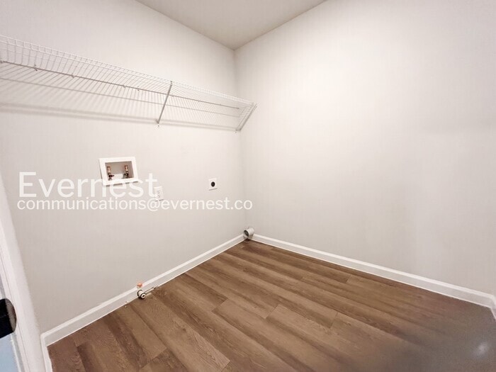 Building Photo - 17 Riverside Ln