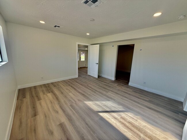 Building Photo - Beautifully Remodeled Three Bedroom Home on 2 Acres with Horse Privileges in Hurricane