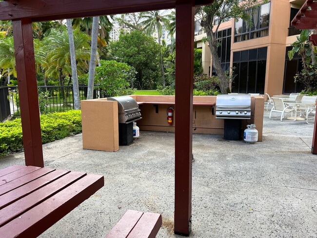 Building Photo - 5333 Likini St