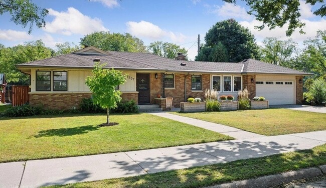 Building Photo - 2307 Harding St NE