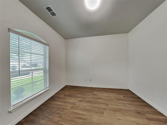 Building Photo - 1548 Woodlake Dr