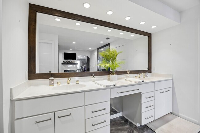 Building Photo - 14030 Mandarin Oaks Ln