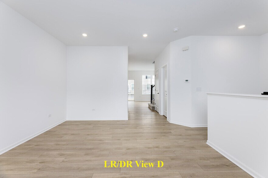 Building Photo - 1703 Neubauer Cir