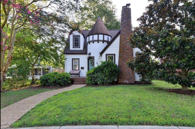 Building Photo - 40 Manteo Ave